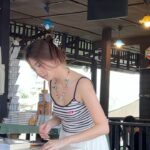 Sananthachat Thanapatpisal Instagram - เชคอินบ้านศิลปินตลาดคลองบางหลวงค่า รับบทสาวหวาน ตัวเล็กตัวน้อยร้อยลูกปัด 😘✨ . มี Vlog นะค้าบ ที่ Channel YT : Sananthachat ( link in bio ) บ้านศิลปิน คลองบางหลวง Artist House Bangkok