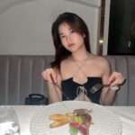 Sananthachat Thanapatpisal Instagram - ✨ My New fav restaurant ✨💕 . #fonxtable Acqua Restaurant Bangkok