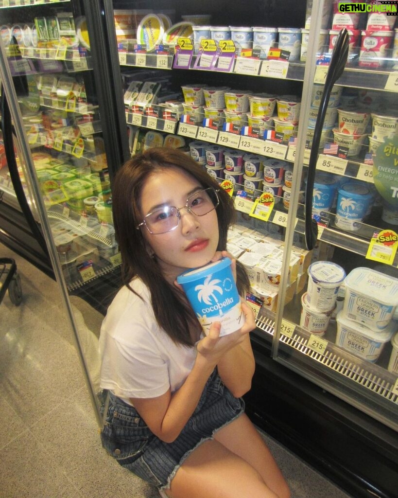 Sananthachat Thanapatpisal Instagram - Grocery day 🥥🫐🍓🥯