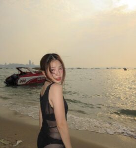 Sananthachat Thanapatpisal Instagram - Feels like 50*c #swimsaicxkaosupassara . 📷 @titielaliita ผจกชั้นถ่ายรูปสวย อิ้อิ้