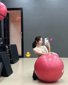 Sananthachat Thanapatpisal Instagram - เหนื่อยวันนี้หุ่นดีวันไหน 🧐