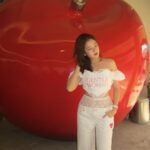 Sananthachat Thanapatpisal Instagram - มาๆ หายๆ พรุ่งนี้วาเลนไทน์นะค้าบ ไม่ใช่ฮาโลวีน 🌹👻