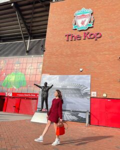 Sananthachat Thanapatpisal Instagram - That’s your decision, and I respect that. It's a truly sad news that Klopp decided to leave the liverpool at the end of this season while all Liverpool fans are in the period where we have full of hope and happiness. I know this gonna happen one day, but never expect it to be this early. With Klopp’s leadership and energy, he brings all the best from player, and gains tremendous love from Liverpool fans. I will always miss the journey the you have created for pass 8 years. With love Sananthachat, Liverpool fans. 🦢♥️
