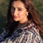 Sanaya Pithawalla Instagram - It’s all about the inner beauty that reflects on the outside💗 Shot by @visualzbyrahul Make up @itsrishitagarhwal._ Hair @makeoverby_sarlapanchal