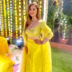 Sanaya Pithawalla Instagram - And it was all yellow 💛💛💛 Jewels @rimayu07 Outfit designed by yours truly 💁🏻‍♀️