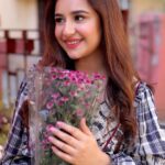 Sanaya Pithawalla Instagram - A flower a day keeps all your worries away 💗