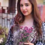Sanaya Pithawalla Instagram - A flower a day keeps all your worries away 💗
