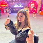 Sanaya Pithawalla Instagram - Kicking it up a notch with @stevemaddenindia sneakers and exuding fashion vibes with @ajiolife at @vh1supersonic 💃👟 #AJIOVibeTribe #vh1supersonic #AJIOXSupersonic #houseofbrands #ajiolove