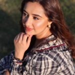 Sanaya Pithawalla Instagram - It’s all about the inner beauty that reflects on the outside💗 Shot by @visualzbyrahul Make up @itsrishitagarhwal._ Hair @makeoverby_sarlapanchal