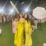 Sanaya Pithawalla Instagram - Day 1 sangeet photo dump 💛 with my mains ♥️ #shraddhawedsnikhil Mahalaxmi Racecourse