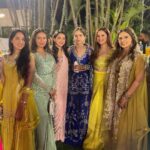 Sanaya Pithawalla Instagram - Day 1 sangeet photo dump 💛 with my mains ♥️ #shraddhawedsnikhil Mahalaxmi Racecourse