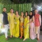 Sanaya Pithawalla Instagram - Day 1 sangeet photo dump 💛 with my mains ♥️ #shraddhawedsnikhil Mahalaxmi Racecourse