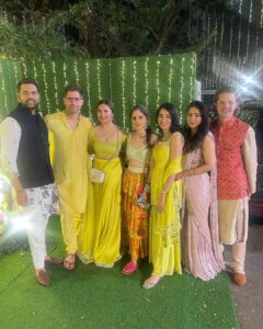 Sanaya Pithawalla Instagram - Day 1 sangeet photo dump 💛 with my mains ♥️ #shraddhawedsnikhil Mahalaxmi Racecourse