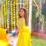 Sanaya Pithawalla Instagram - And it was all yellow 💛💛💛 Jewels @rimayu07 Outfit designed by yours truly 💁🏻‍♀️