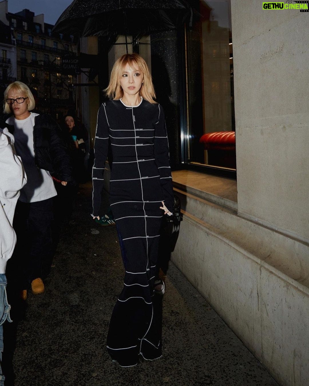 Sandara Park Instagram - #Dara #SandaraPark #PFW #2024 @vetements_official photo by @jaylim1 Paris, France