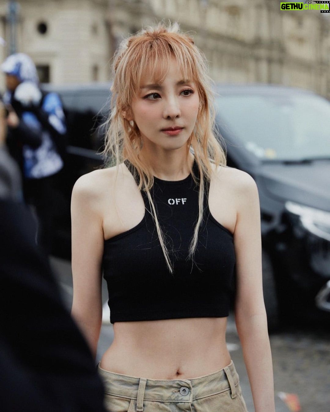 Sandara Park Instagram - #Dara #SandaraPark #PFW #2024 @off____white photo by @jaylim1 Paris, France