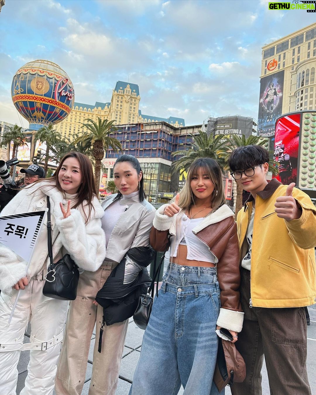 Sandara Park Instagram - 드디어~!!! 떼춤~!!! 🤸🏻♂️🇺🇸 #티빙 #TVING #DNAcers #댄서스 #산다라박 #이기광 #이대휘 #립제이 #아이키 #리헤이 #하리무 #퓨전엠씨 #절크패밀리 #에메트사운드 #한야 #다원즈 #독특크루 Las Vegas, Nevada