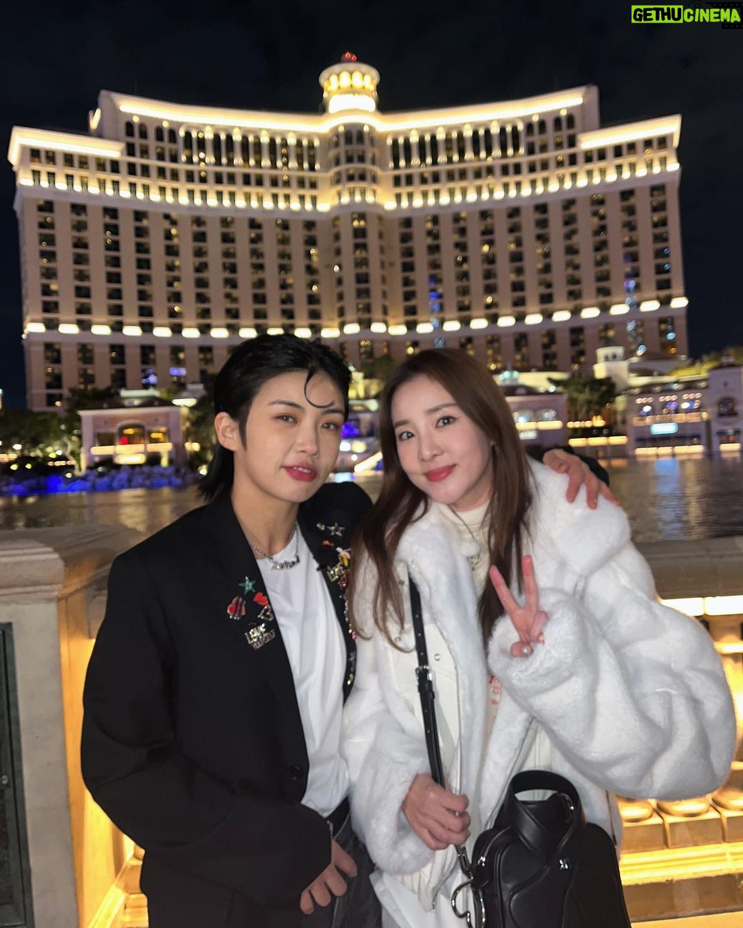 Sandara Park Instagram - 드디어~!!! 떼춤~!!! 🤸🏻♂️🇺🇸 #티빙 #TVING #DNAcers #댄서스 #산다라박 #이기광 #이대휘 #립제이 #아이키 #리헤이 #하리무 #퓨전엠씨 #절크패밀리 #에메트사운드 #한야 #다원즈 #독특크루 Las Vegas, Nevada