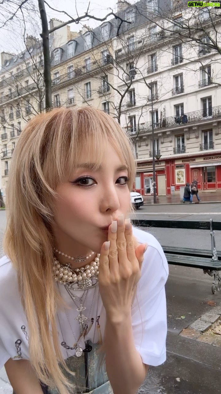 Sandara Park Instagram - Mwah π #Dara in #Paris #SandaraPark #μ°λ€λΌλ° #ν리 Paris, France