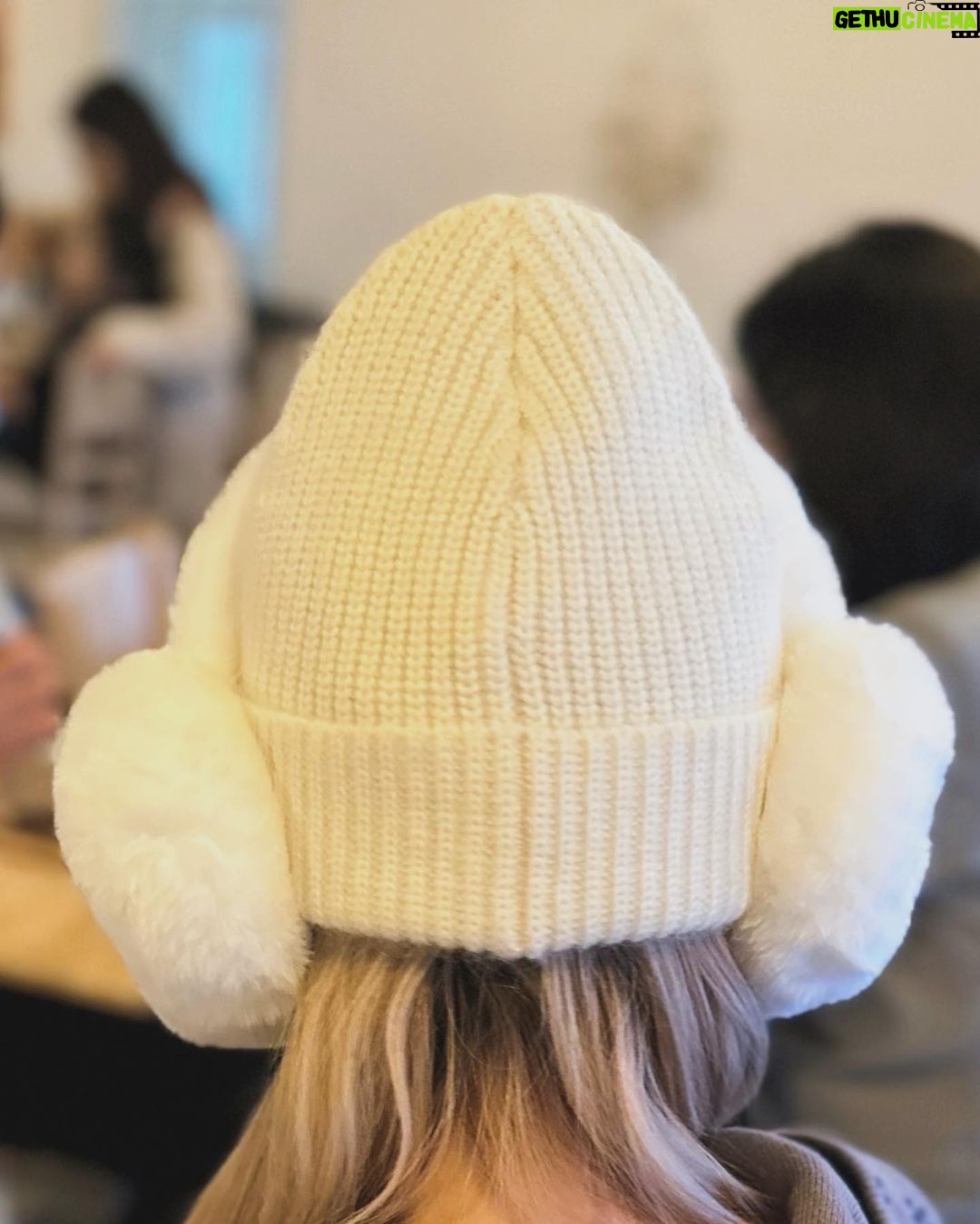 Sandara Park Instagram - 컬링 경기 실제로 처음 봤는데 우리 선수들 진짜 잘한다🥌🥹👍2024 강원 청소년올림픽대회! 자랑스러운 우리 나라 선수들 다 응원합니다~!!! 화이팅~!!! 뭉클🥹🙏🏻 대~한~민~국~!!! 🇰🇷👏🏻👏🏻👏🏻👏🏻👏🏻