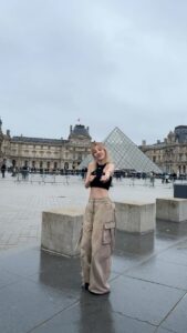 Sandara Park Instagram - 루브르 박물관 앞에서 Wop~!!! #Dara in #Paris #Louvre #Wop #SandaraPark #산다라박 #루브르 #파리 Louvre Museum Paris