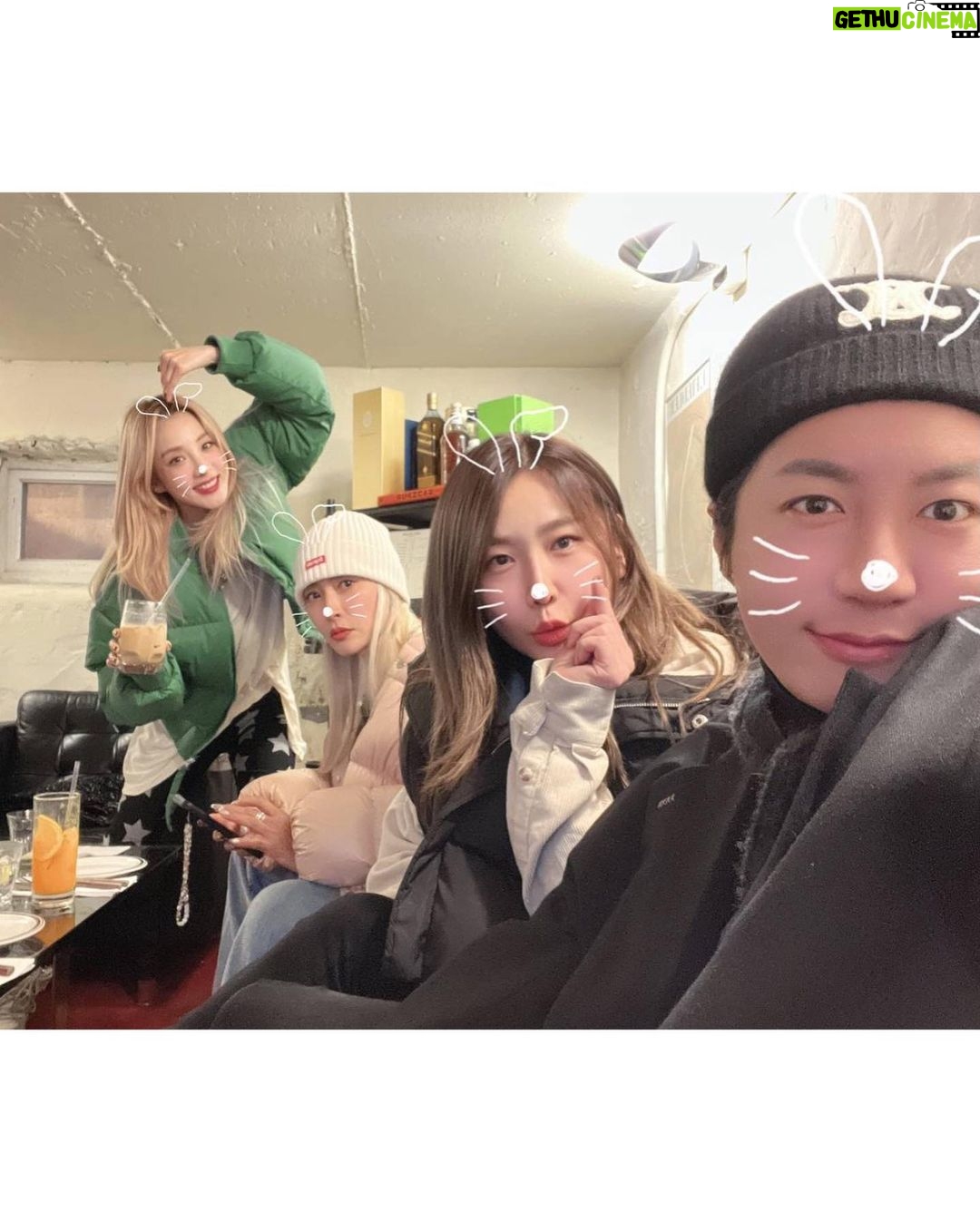 Sandara Park Instagram - Tea time with friends ☕️🍵💕