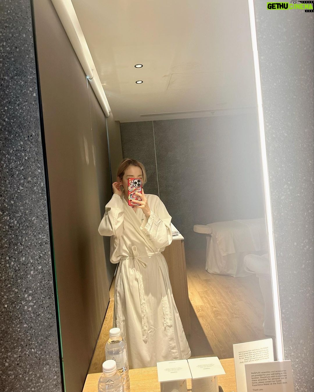 Sandara Park Instagram - Memories of Bangkok 🇹🇭🍉💆🏻♀️🎤🍽️☀️🌊 Bangkok,Thailand