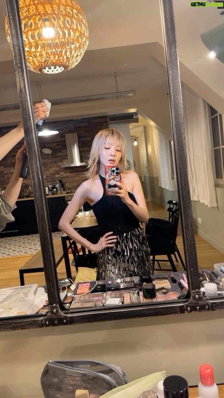 Sandara Park Instagram - Who’s that sexy thing I see over there? That’s me 😁 Paris, France
