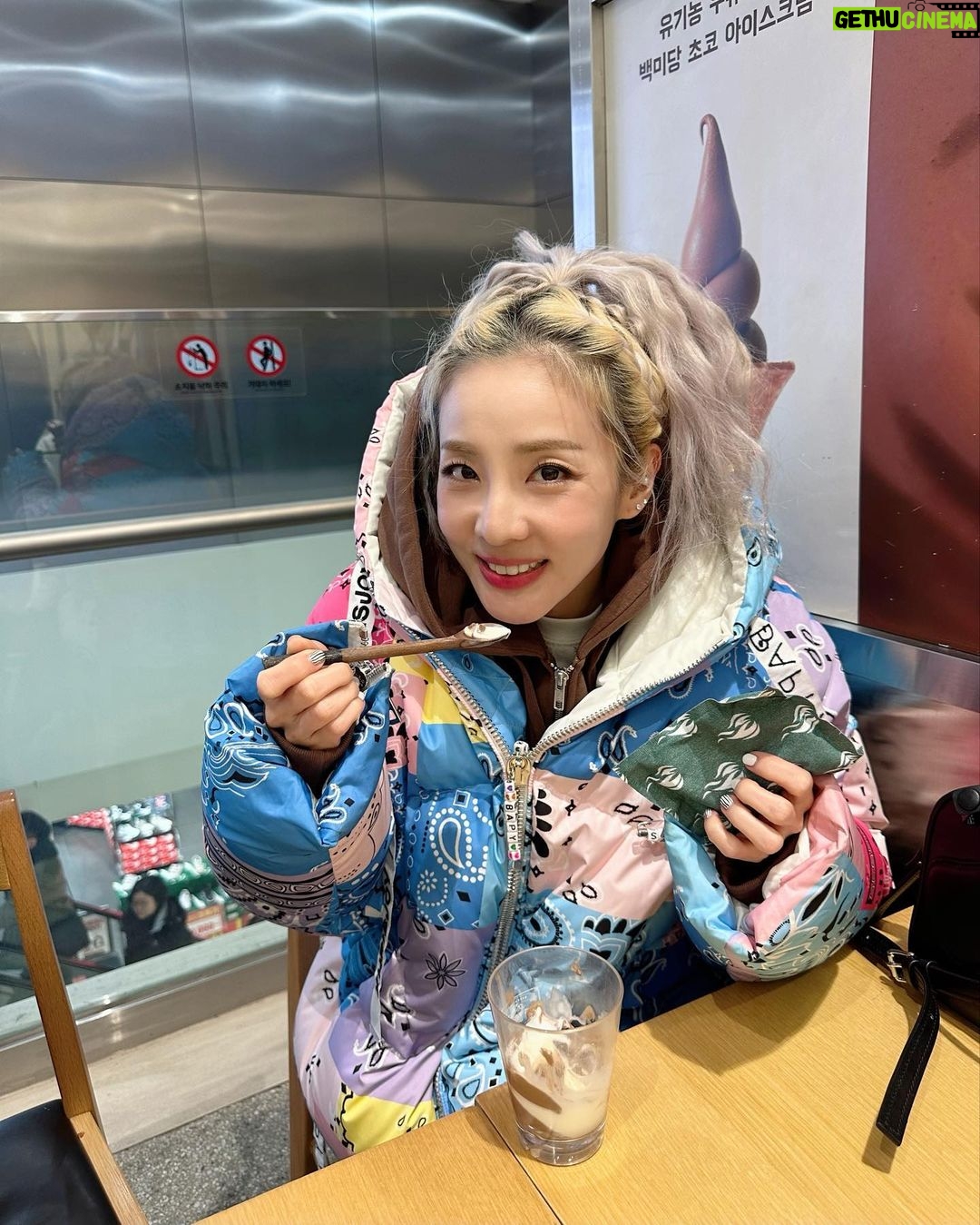 Sandara Park Instagram - 진정한 #얼죽아 (얼어 죽어도 아이스크림)🍦😋