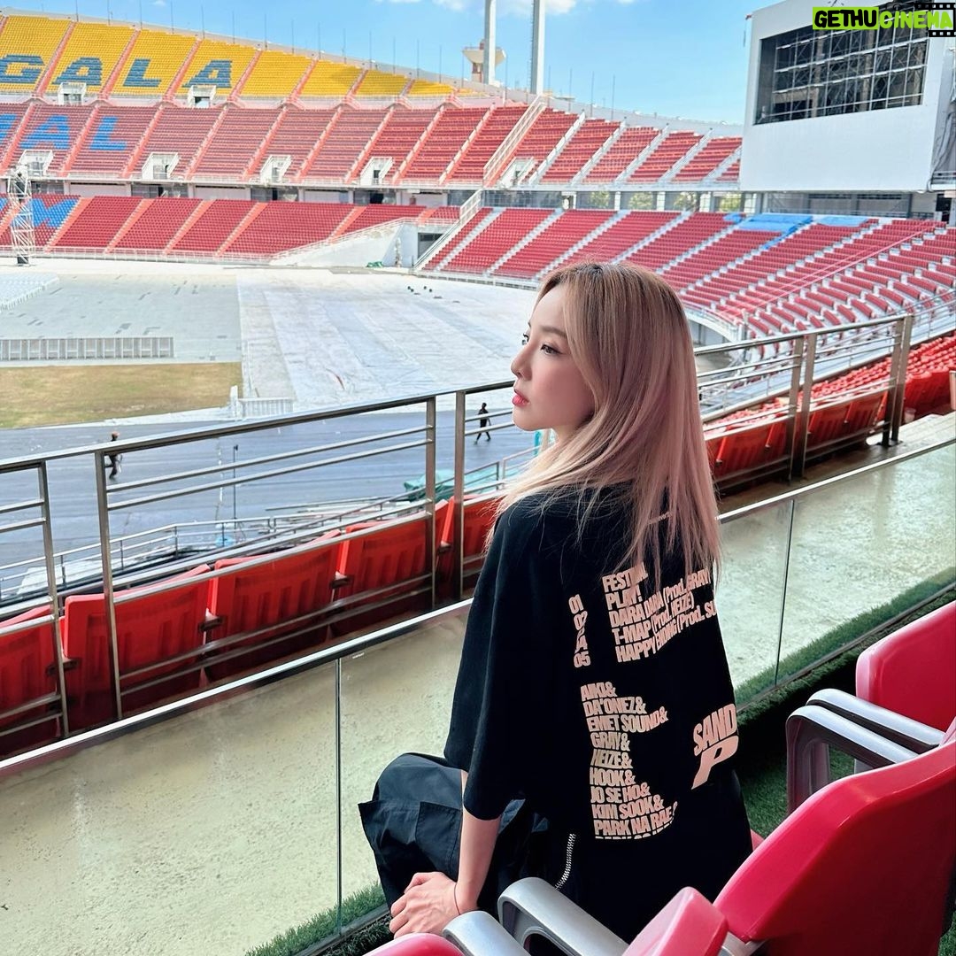 Sandara Park Instagram - Are you ready for tonight?! π‘π₯ #μμΈκ°μλμ #SeoulMusicAwards Rajmangala National Stadium