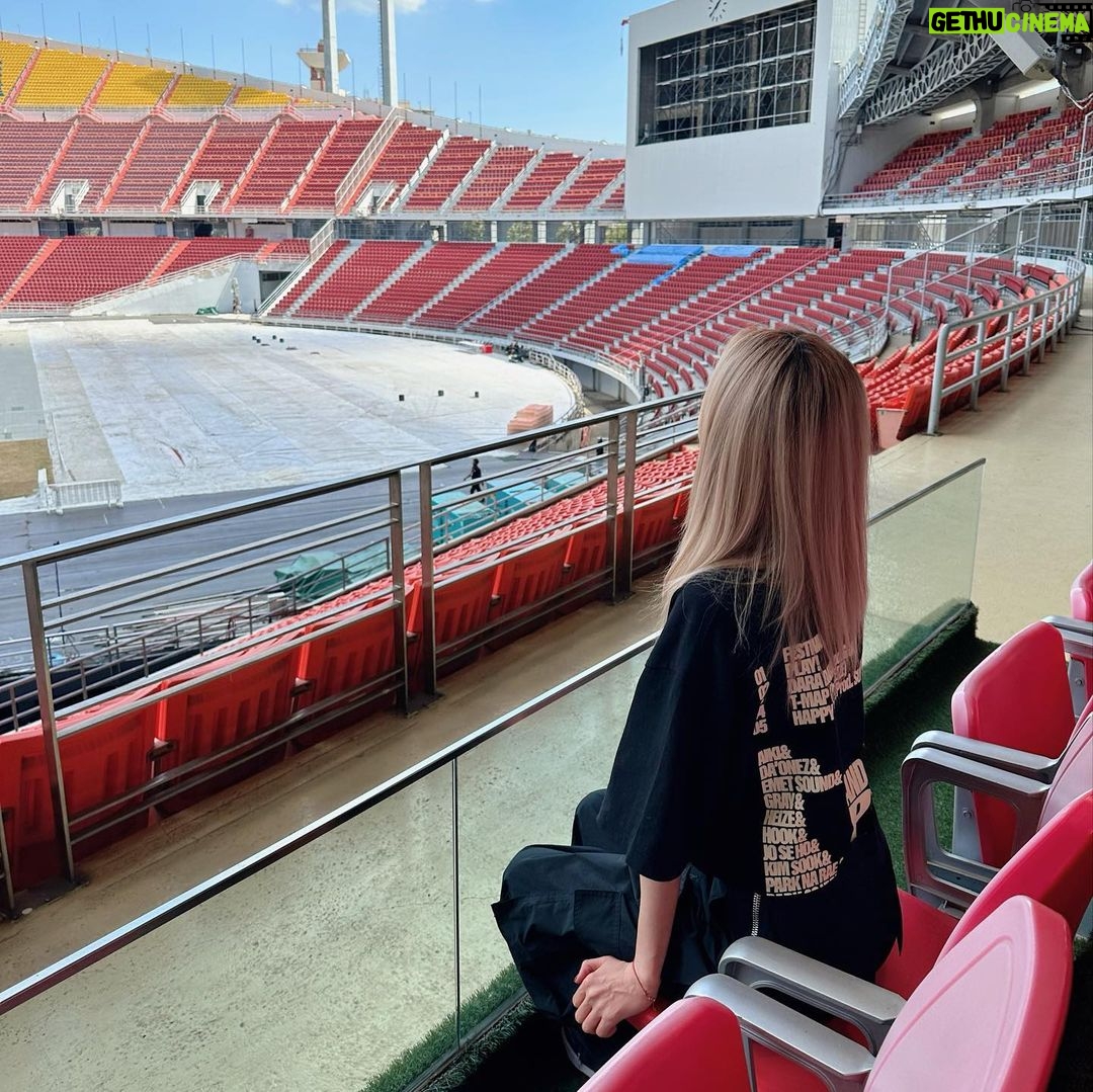 Sandara Park Instagram - Are you ready for tonight?! π‘π₯ #μμΈκ°μλμ #SeoulMusicAwards Rajmangala National Stadium