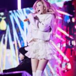 Sandara Park Instagram - 2023년의 마지막 무대를 즐겁게 마치고, 2024년의 첫번째 무대를 준비합니다~!!! 이따 만나~🤗🇹🇭 See you tonight Bangkok~!!! ♠️♥️ #서울가요대상 #SeoulMusicAwards