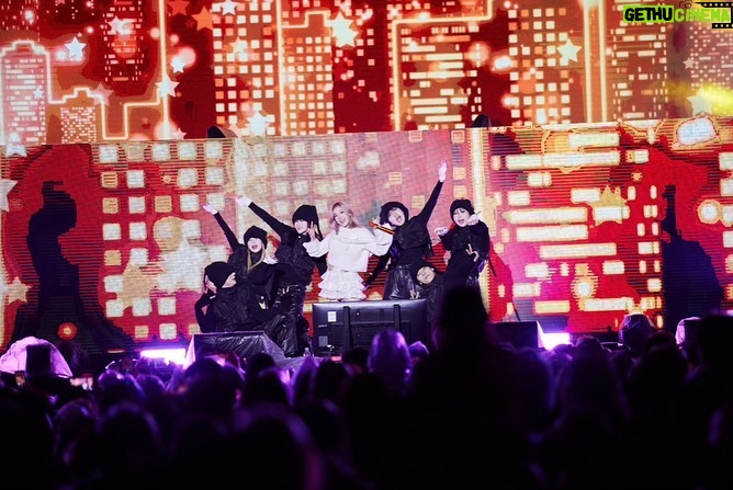 Sandara Park Instagram - Happy new year π₯³ 2024 JSW Countdown in Jeju πππ μ μ£Όμ νμλ Jeju Shinhwa World
