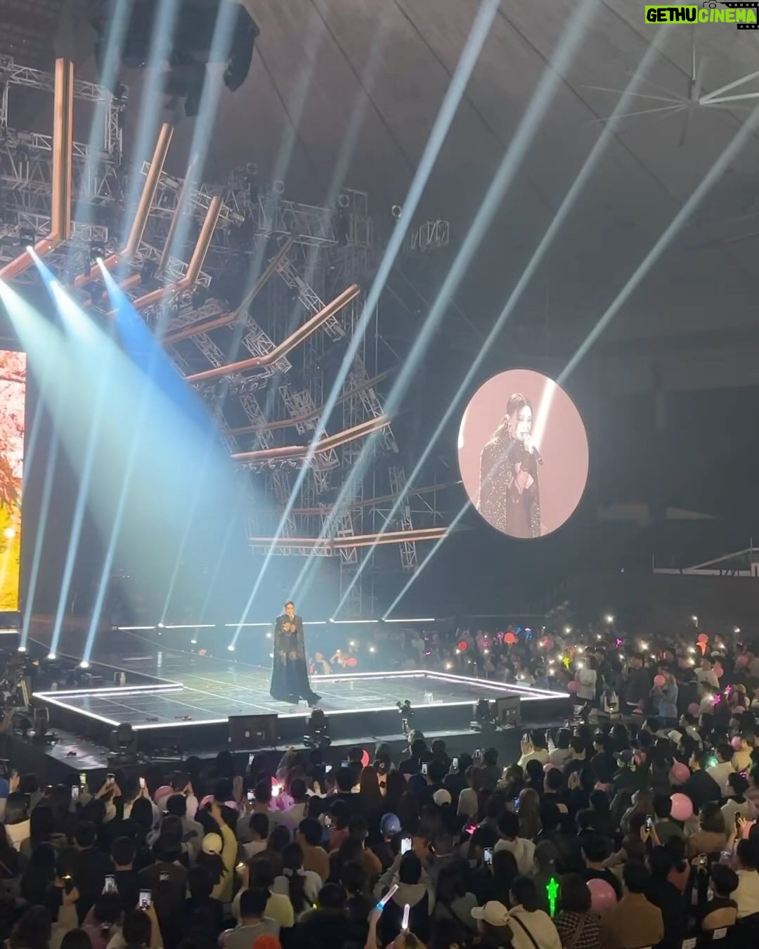 Sandara Park Instagram - #Goodbye2023 정화언니와 제대로 이뿌게 찍은 투샷 사진이 없어서 고민하다 구냥 올립니당! 😅 이 때가 벌써 3주전이라니… 정말 행복했던 기억으로 남게될 2023년 12월☺️ 오늘 부산 콘서트까지 멋있게 잘 마치시구 새해 복 마니마니 받으세용 언니~❤️ 대구랑 부산공연까지 다 보러 가고싶었지만 스케줄이 겹쳐서 슬픈 나… ㅠㅠ 언니의 다음 콘서트를 기다리며~!!! 항상 사랑합니당~!!! 🥰🎉