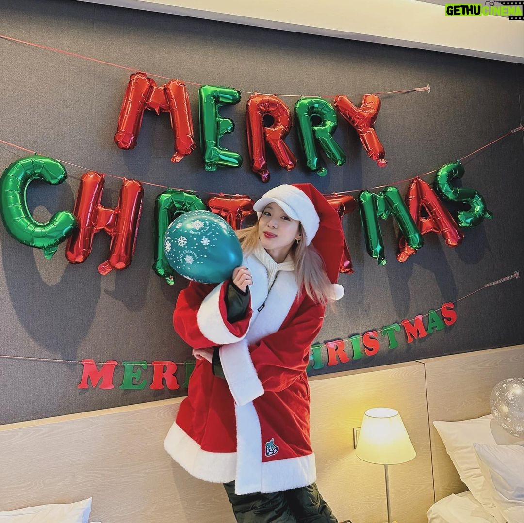 Sandara Park Instagram - Merry Christmas 🎅🏻🎄🌊