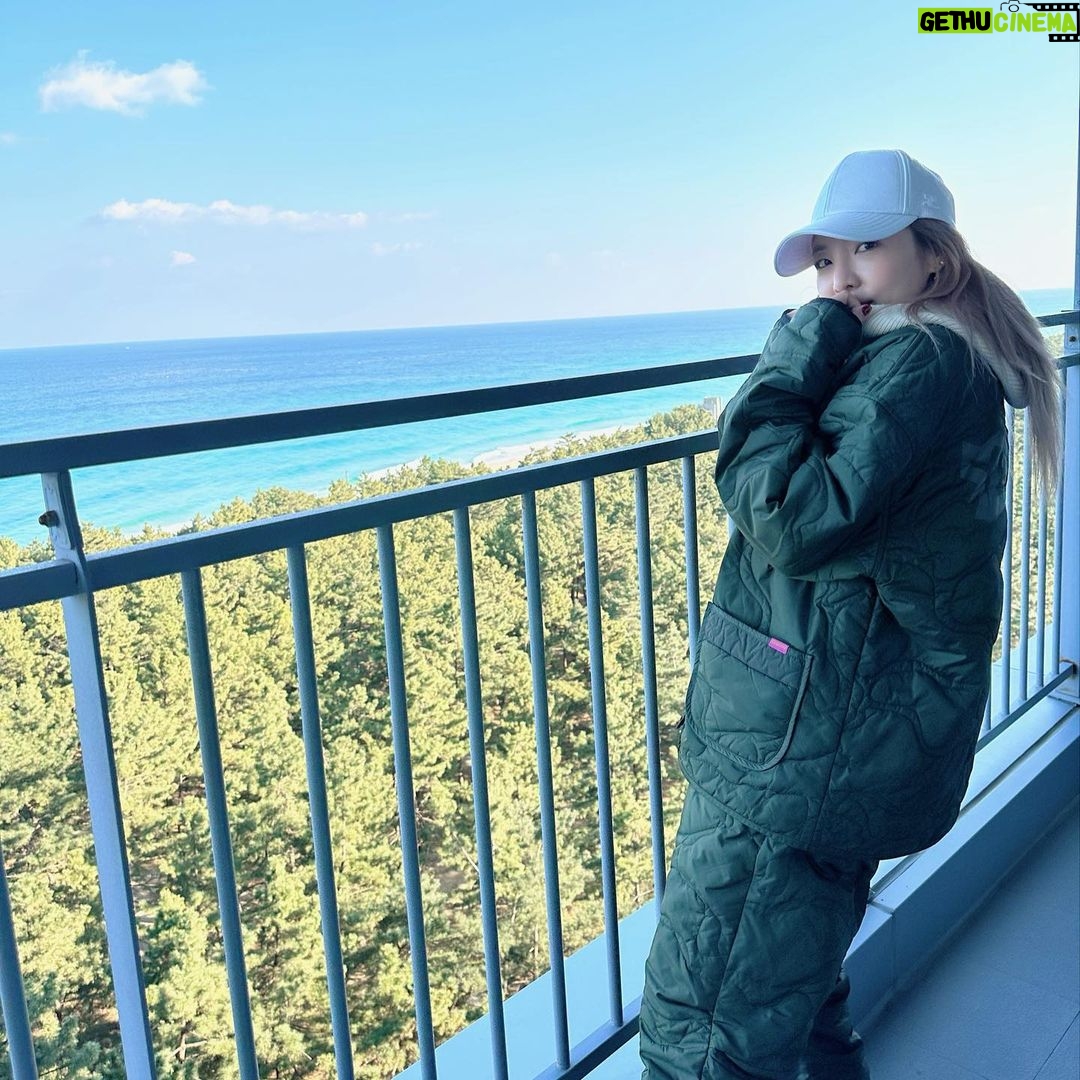 Sandara Park Instagram - Merry Christmas 🎅🏻🎄🌊