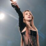 Sandara Park Instagram - #엄정화콘서트 #초대 🔥🔥🔥 정화언니의 무대에 게스트로 서게되다니…. 정말 꿈만 같고 행복했던 순간이었어요.. 🥹 언니 콘서트 너무나 성공적으로 멋있게 마치신거 축하드립니다🥳👏🏻👏🏻👏🏻 하고 싶은 말이 너무 많아서..일기로 쓸게요~!!!😭정말 존경하고 사랑합니다. 저도 언니같은 아티스트가 되고싶어요♥️ 잠실학생체육관
