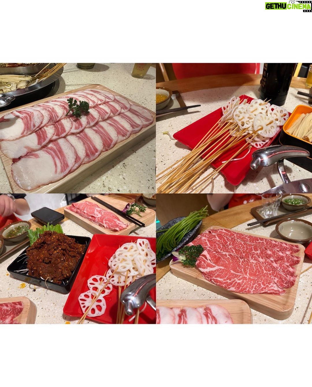 Sandara Park Instagram - My 1st meal in Taipei 🍲🥢😋hot pot 🌶️🔥 Taipei, Taiwan
