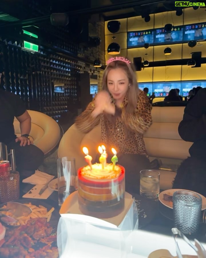 Sandara Park Instagram - Still #november #bdaymonth 🎂 with my loved ones ♥️