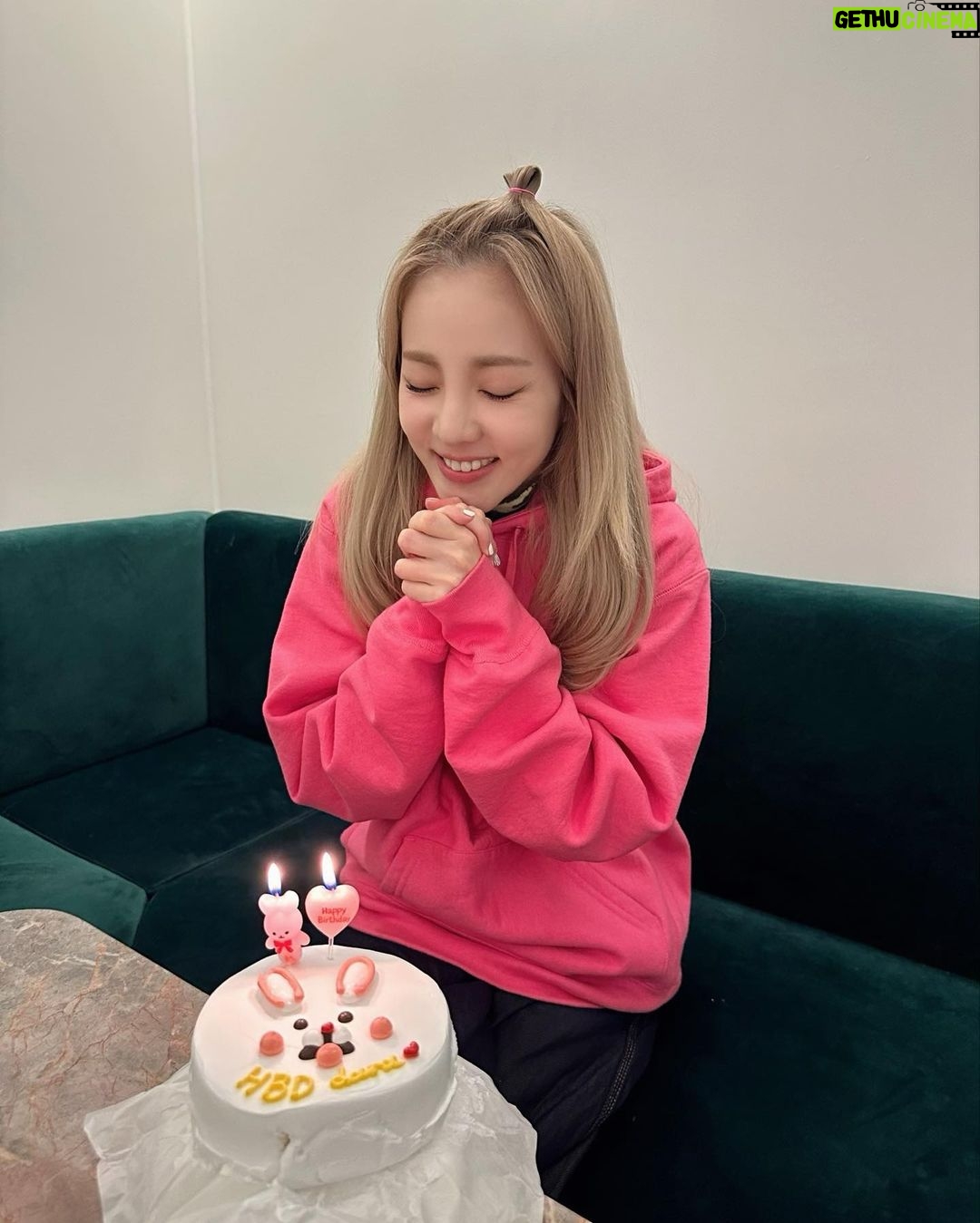 Sandara Park Instagram - Still #november #bdaymonth 🎂 with my loved ones ♥️