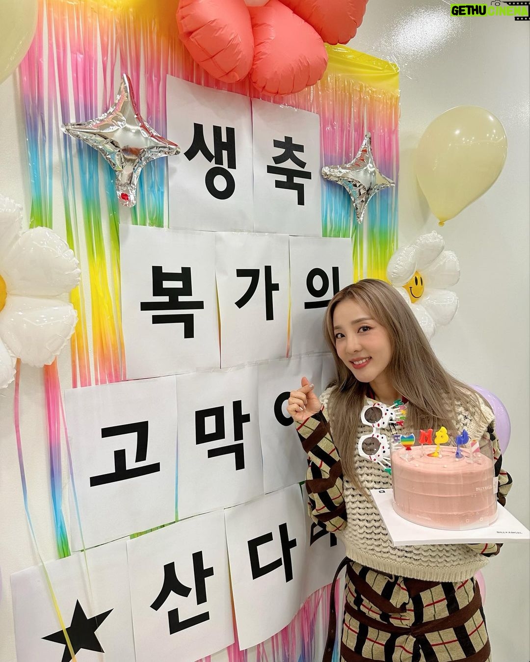 Sandara Park Instagram - Still #november #bdaymonth 🎂 with my loved ones ♥️