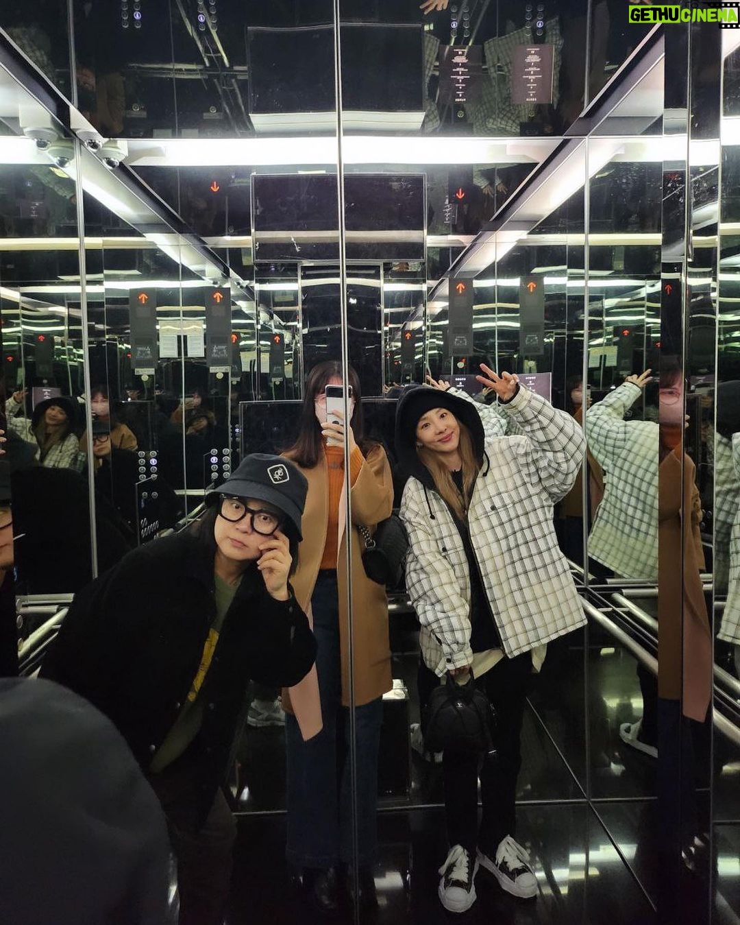 Sandara Park Instagram - Still #november #bdaymonth 🎂 with my loved ones ♥️