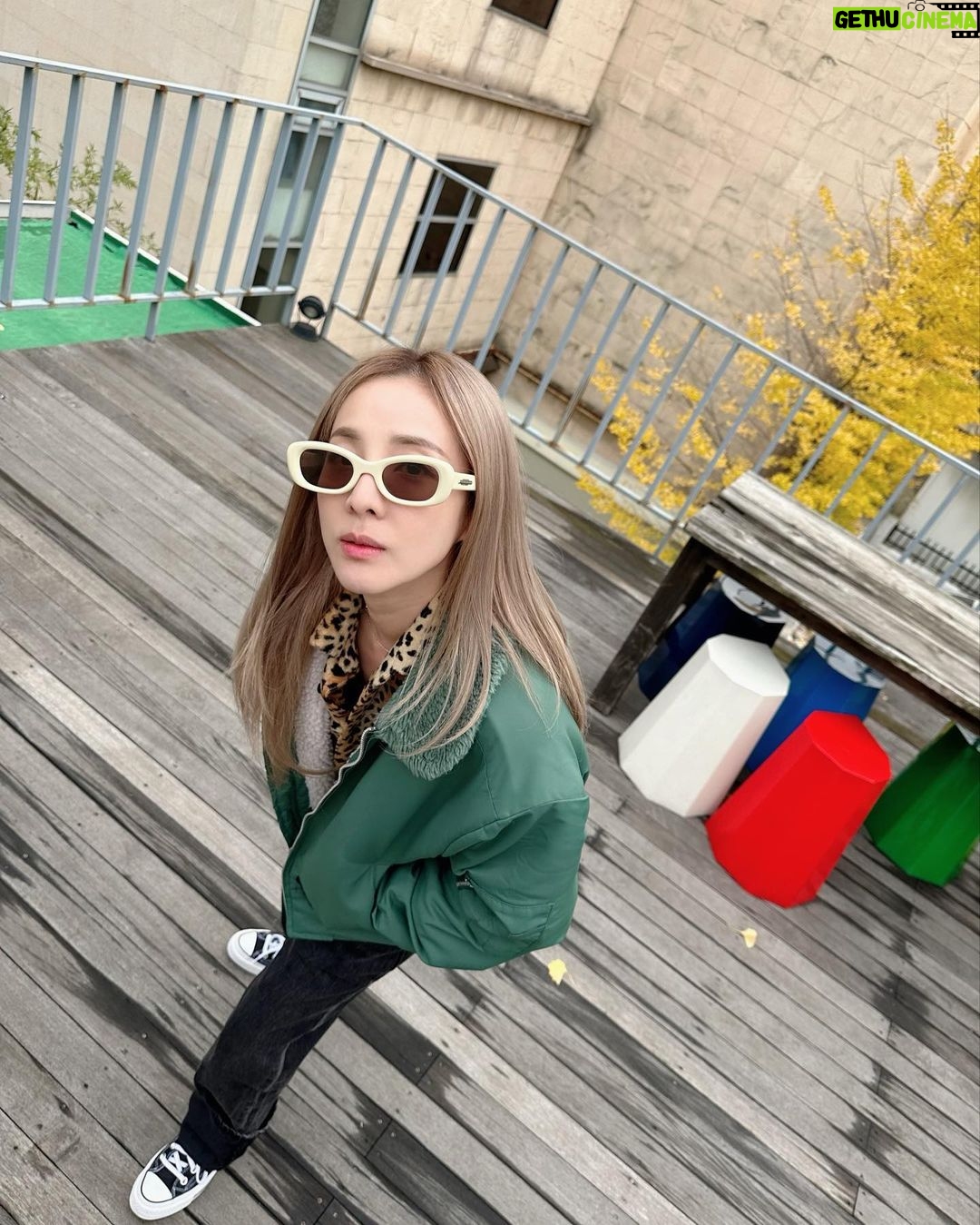 Sandara Park Instagram - 눈온다🌧️❄️ #첫눈 #firstsnow #2023