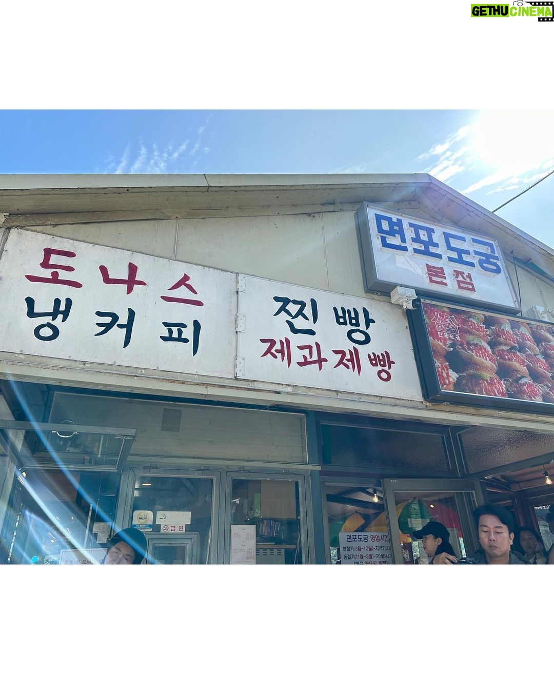 Sandara Park Instagram - 라이더 다라의 버킷리스트 달성 🥳 핫도그와 산미구엘의 조합이란..😋💘 하면된다! 할수있다!!! 👊🏻 #한살이라도어릴때 🚴🏻♀️🌭🍺 #SBSFiL San Mig & K-hotdog 👍 양평 두물머리