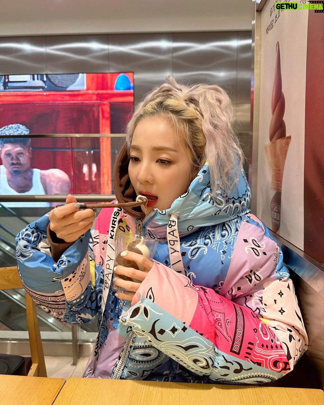 Sandara Park Instagram - 진정한 #얼죽아 (얼어 죽어도 아이스크림)🍦😋