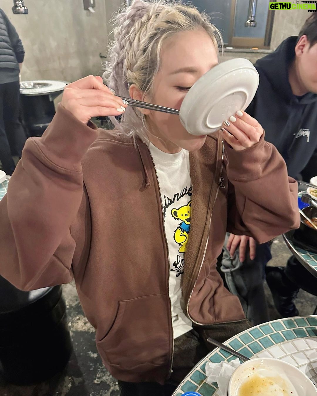 Sandara Park Instagram - #완밥 #완냉 팀다라는 매일매일이 회식 🍽️🍚🥓🍦🍜😋