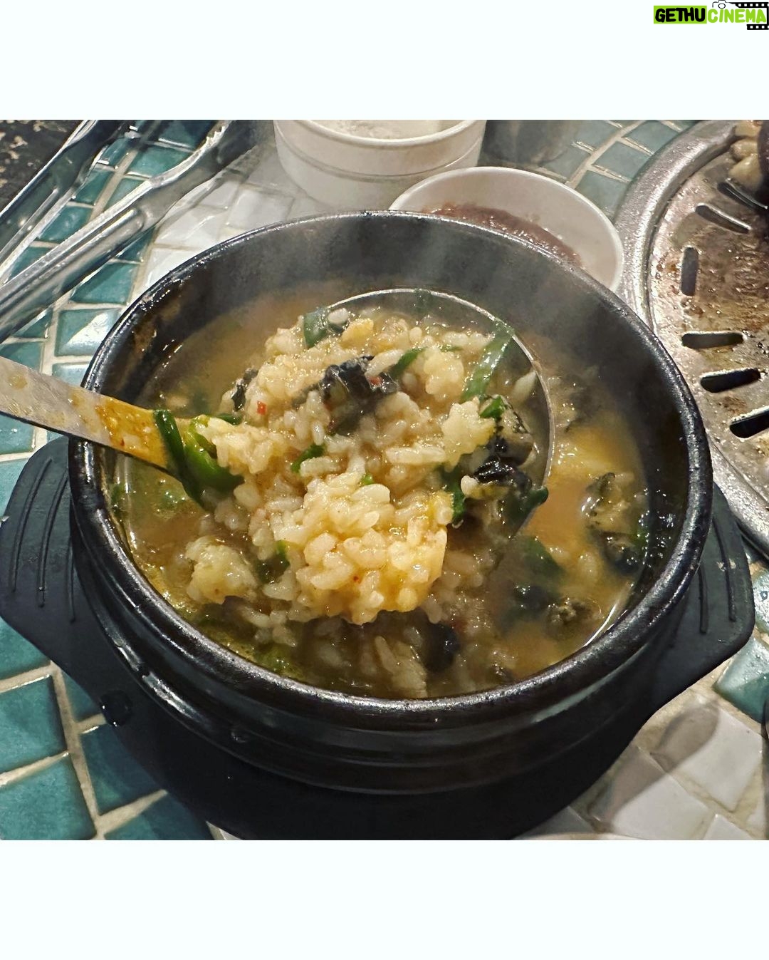 Sandara Park Instagram - #완밥 #완냉 팀다라는 매일매일이 회식 🍽️🍚🥓🍦🍜😋