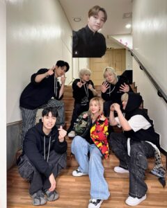 Sandara Park Instagram - 너무 오랜만에 만난 울 코니들🥹 역시 명곡이 너무 많고! 내가 좋아하는 노래두 너무 많구! 너무 잘한당~!!! 😆👏🏻👏🏻👏🏻 기다릴게 아이콘!!! 건강히 돌아와~!!! 😀♥️♥️♥️♥️♥️♥️ #ikon #아이콘