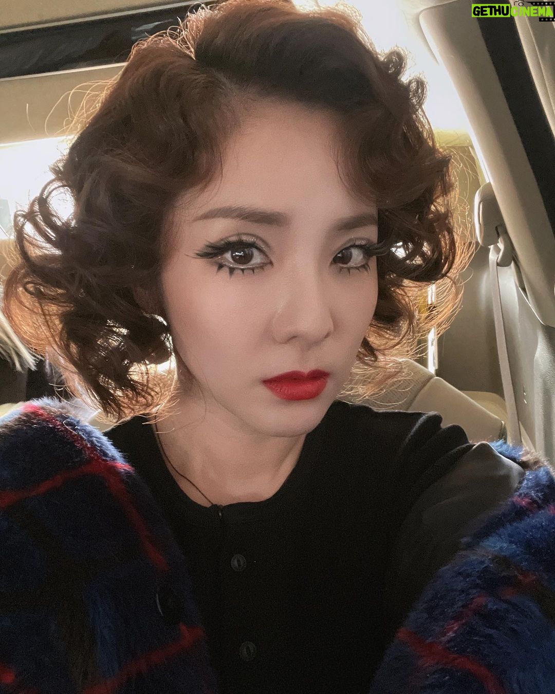 Sandara Park Instagram - Have you already listened to #2Proud ?! Out now!!! π₯ #Apldeap #SandaraPark #μ νλ₯ #μ°λ€λΌλ°