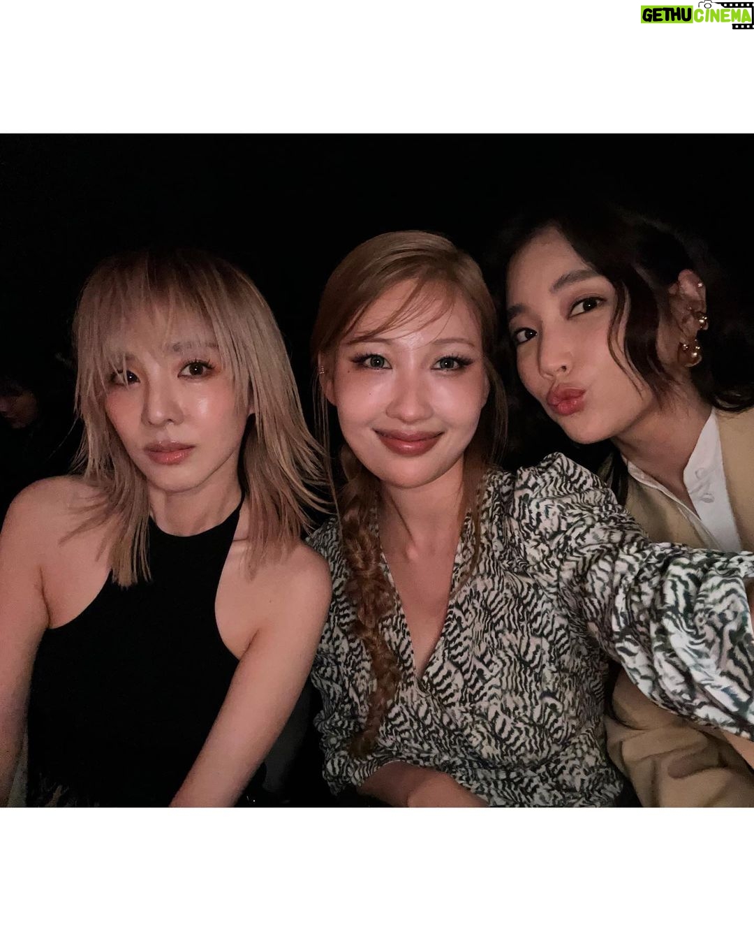 Sandara Park Instagram - 파리~ 행복했다~!!! ☺️😁🇫🇷 #memoriesofparis Paris, France